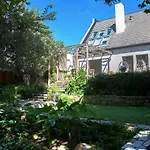 Villa Kirstenbosch Pool & Garden
